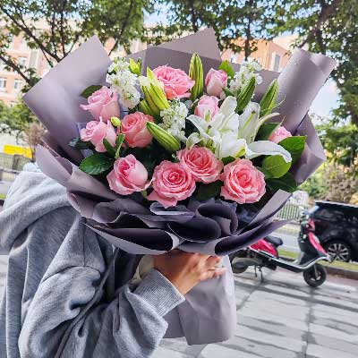 岳阳11朵戴安娜粉玫瑰百合，与你一起追逐梦想