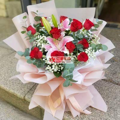 岳阳11朵红玫瑰百合，全世界里只有一个你